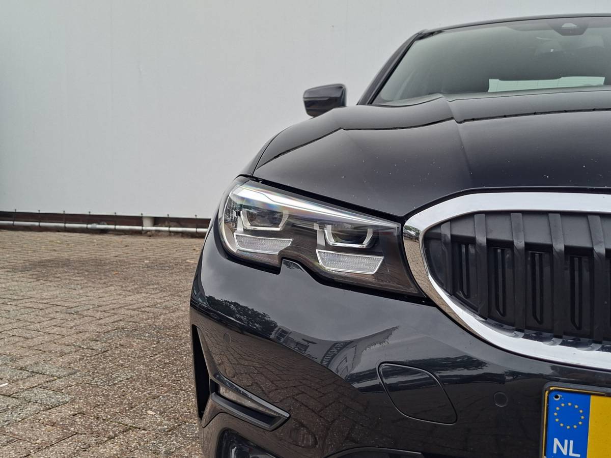 BMW 3 Serie BMW 3-serie 320i Executive Edition Carplay Sport Leder