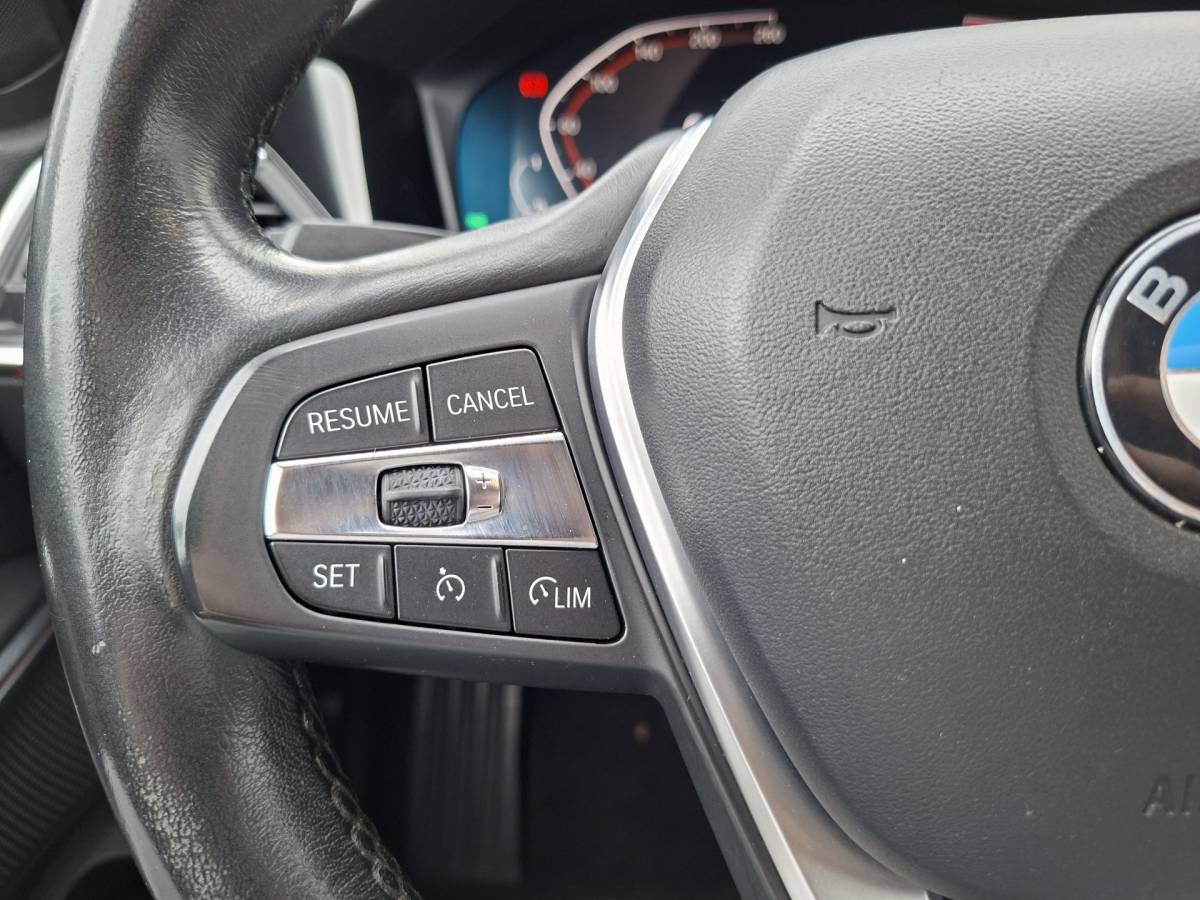 BMW 3 Serie BMW 3-serie 320i Executive Edition Carplay Sport Leder
