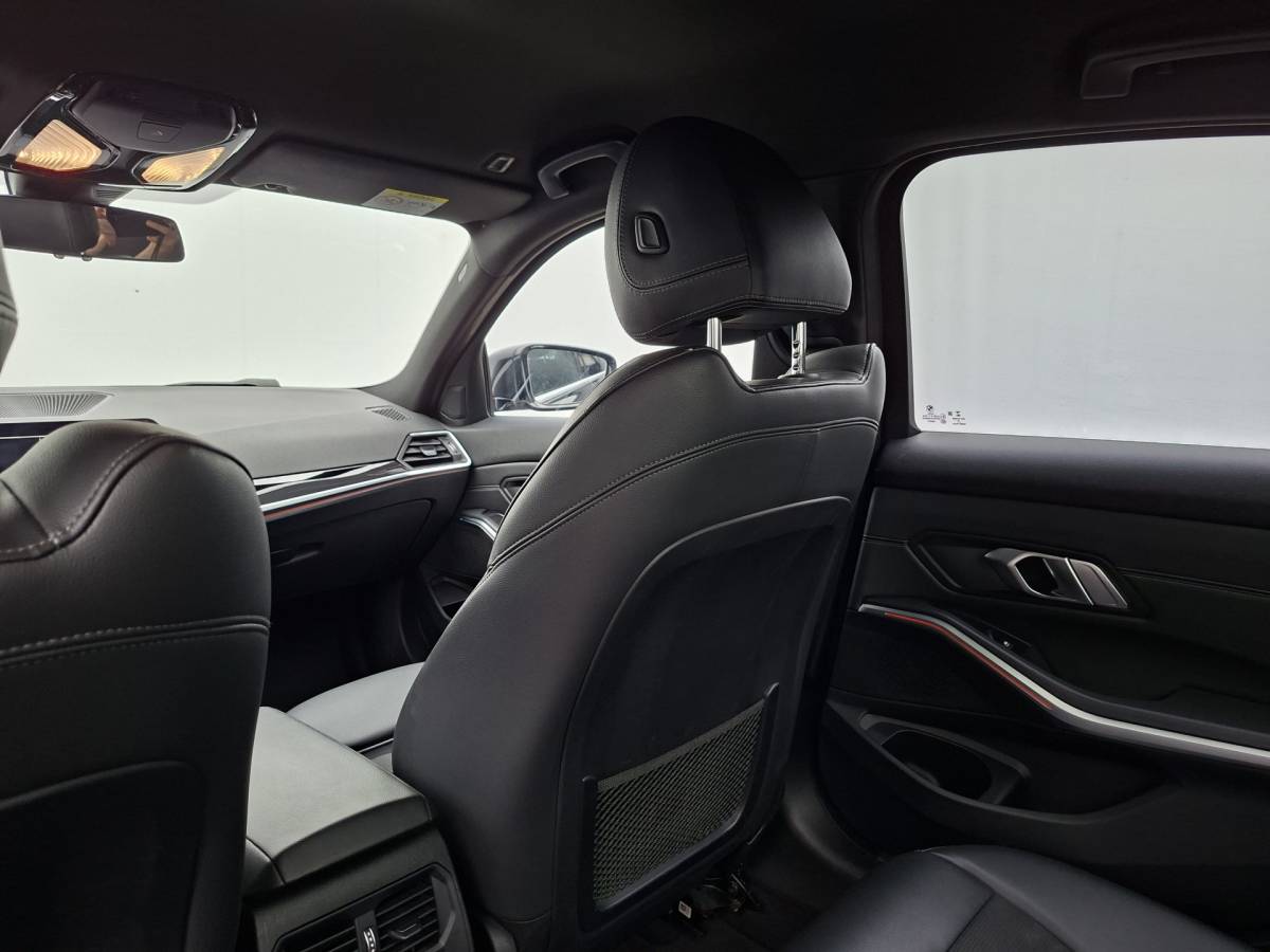 BMW 3 Serie BMW 3-serie 320i Executive Edition Carplay Sport Leder
