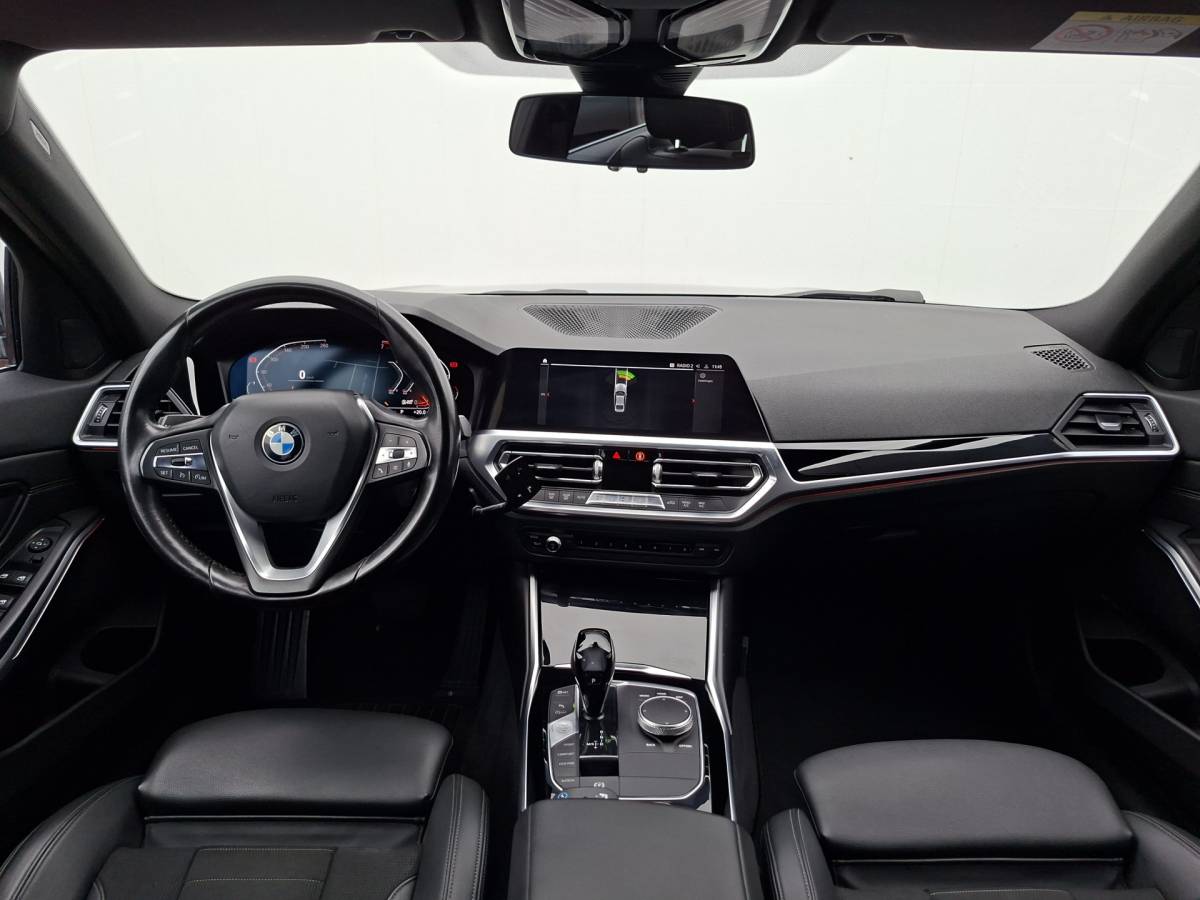 BMW 3 Serie BMW 3-serie 320i Executive Edition Carplay Sport Leder