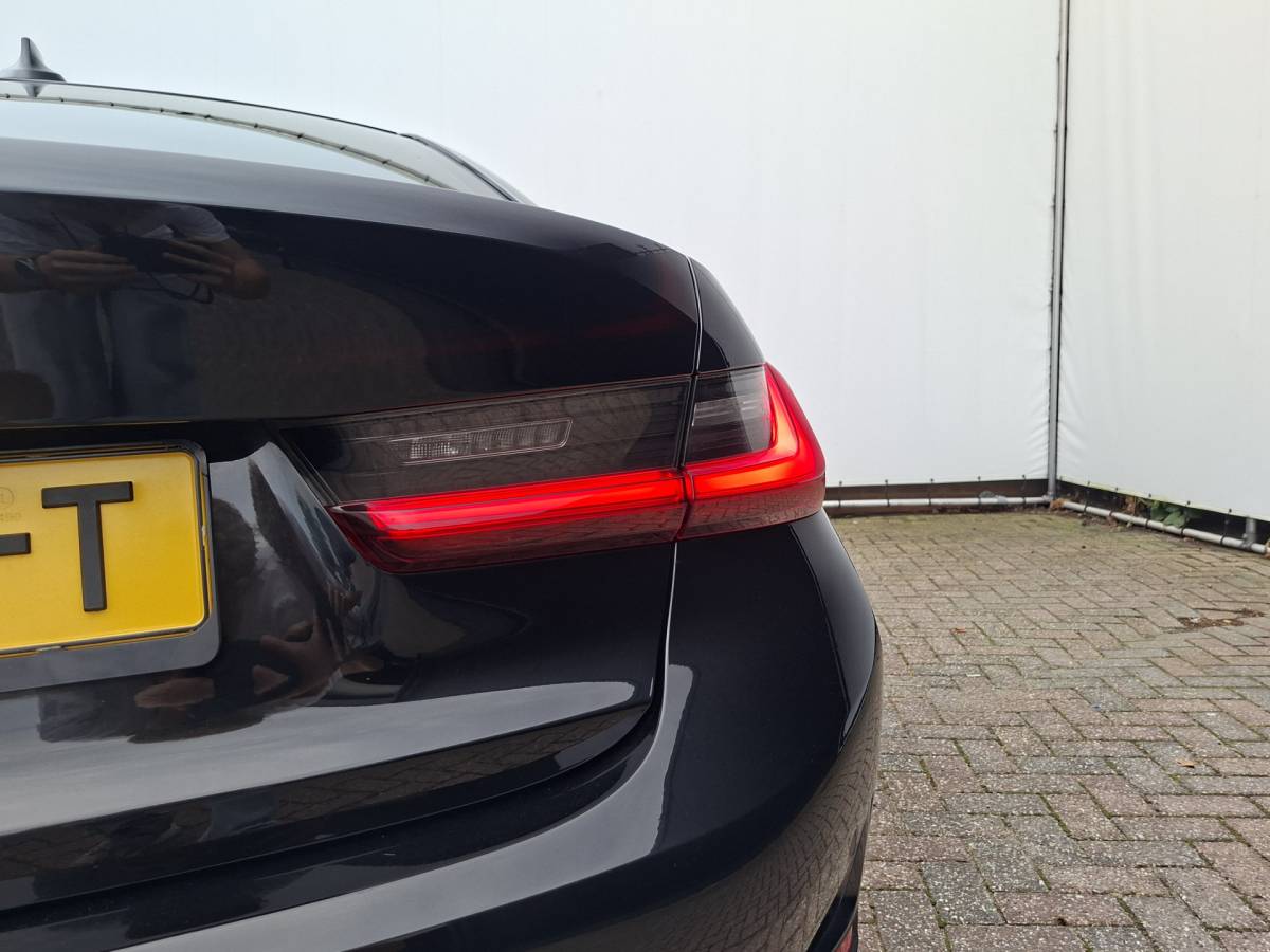 BMW 3 Serie BMW 3-serie 320i Executive Edition Carplay Sport Leder