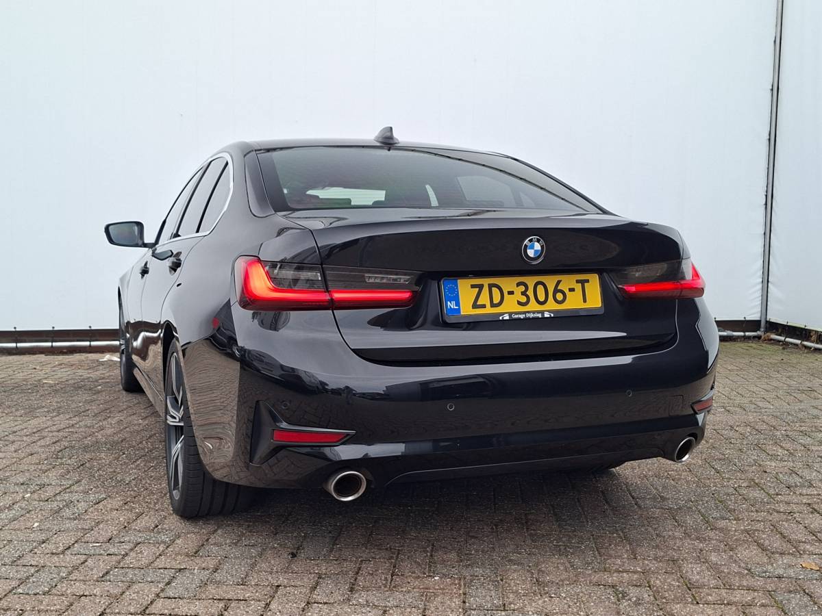 BMW 3 Serie BMW 3-serie 320i Executive Edition Carplay Sport Leder