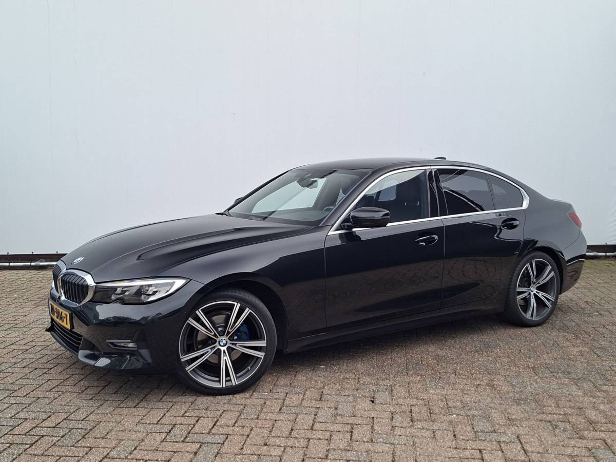 BMW 3 Serie BMW 3-serie 320i Executive Edition Carplay Sport Leder