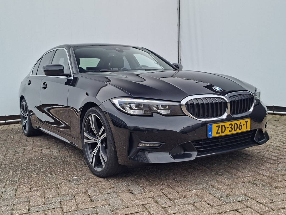 BMW 3 Serie BMW 3-serie 320i Executive Edition Carplay Sport Leder