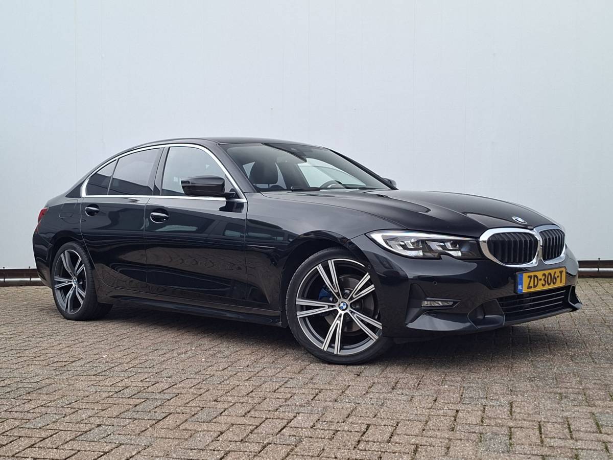 BMW 3 Serie BMW 3-serie 320i Executive Edition Carplay Sport Leder