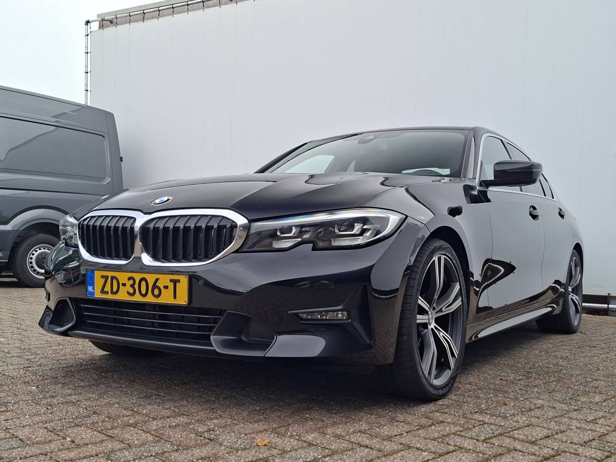 BMW 3 Serie BMW 3-serie 320i Executive Edition Carplay Sport Leder