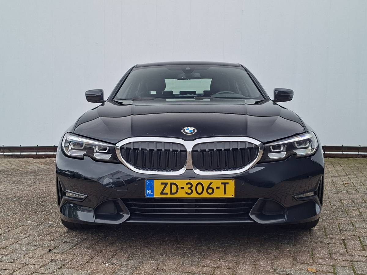 BMW 3 Serie BMW 3-serie 320i Executive Edition Carplay Sport Leder