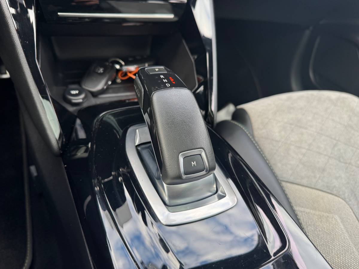 Peugeot 208 Peugeot 208 1.2 PureTech GT Pack Automaat Pano Leder Camera