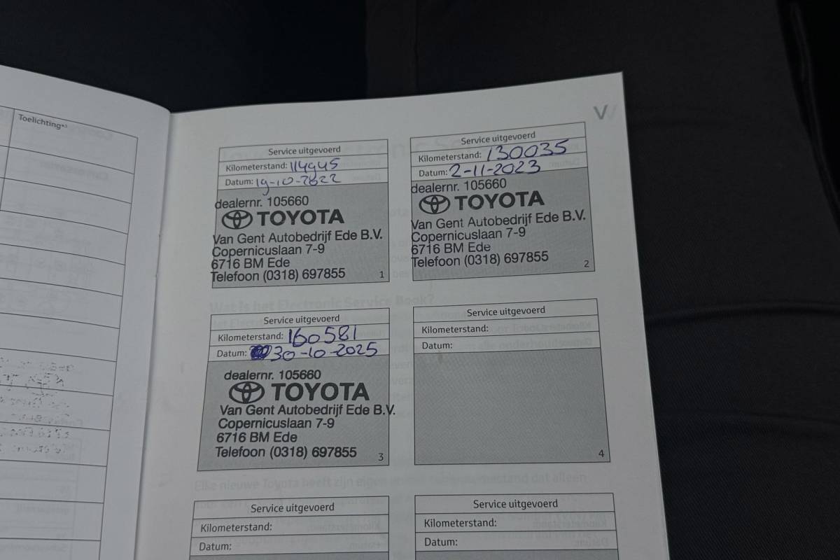 Toyota Prius Toyota Prius + 1.8 Executive 7P | Org NL | Trekhaak | Panoramadak | Keyless Entry/Start | Navigatie | Camera | JBL | Stoelverwarm.