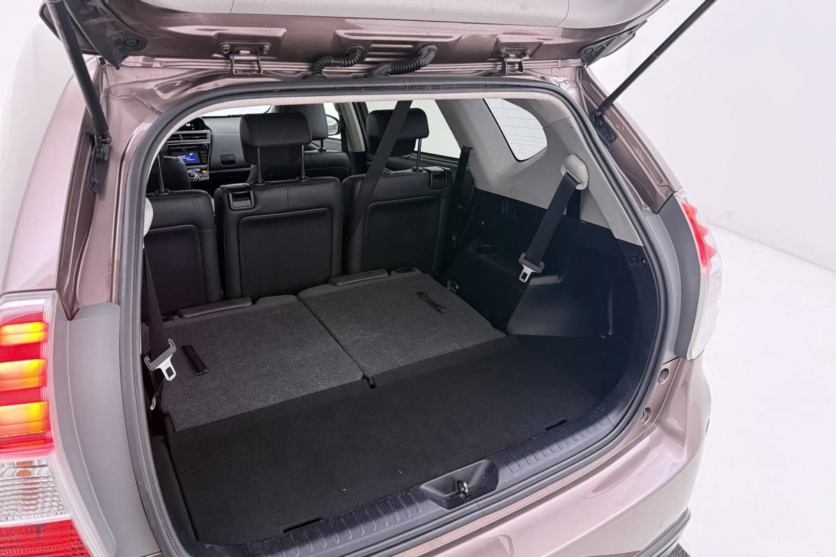 Toyota Prius Toyota Prius + 1.8 Executive 7P | Org NL | Trekhaak | Panoramadak | Keyless Entry/Start | Navigatie | Camera | JBL | Stoelverwarm.