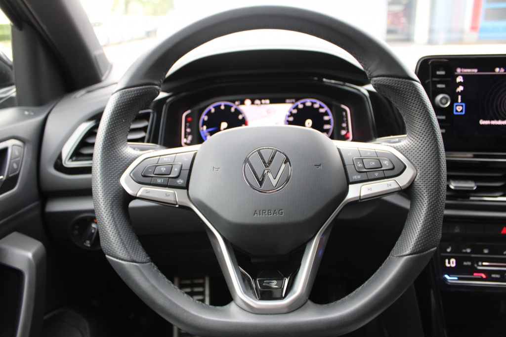 Volkswagen T-Roc Volkswagen T-Roc 1.5 TSI R-Line DSG Black Style Pano/Virtual/Navi “RIJKLAARPRIJS”