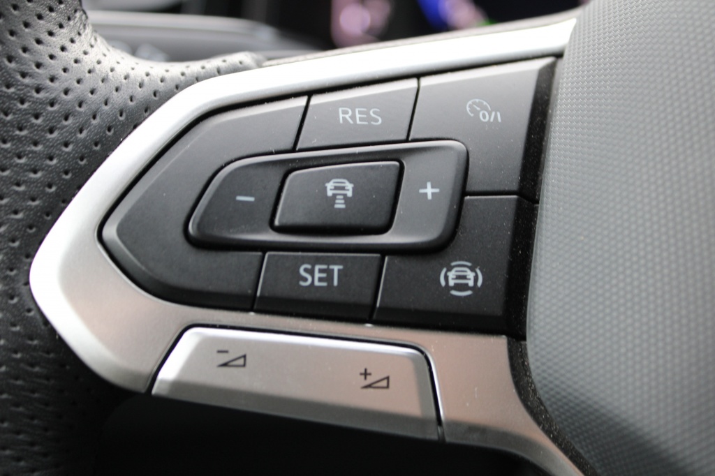 Volkswagen T-Roc Volkswagen T-Roc 1.5 TSI R-Line DSG Black Style Pano/Virtual/Navi “RIJKLAARPRIJS”