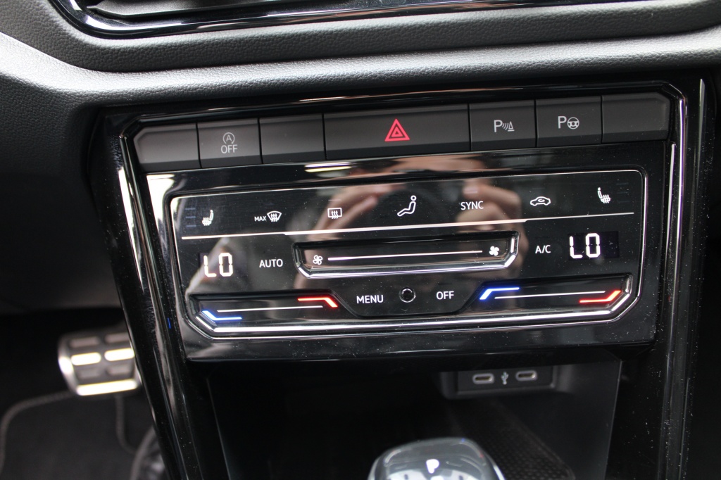 Volkswagen T-Roc Volkswagen T-Roc 1.5 TSI R-Line DSG Black Style Pano/Virtual/Navi “RIJKLAARPRIJS”