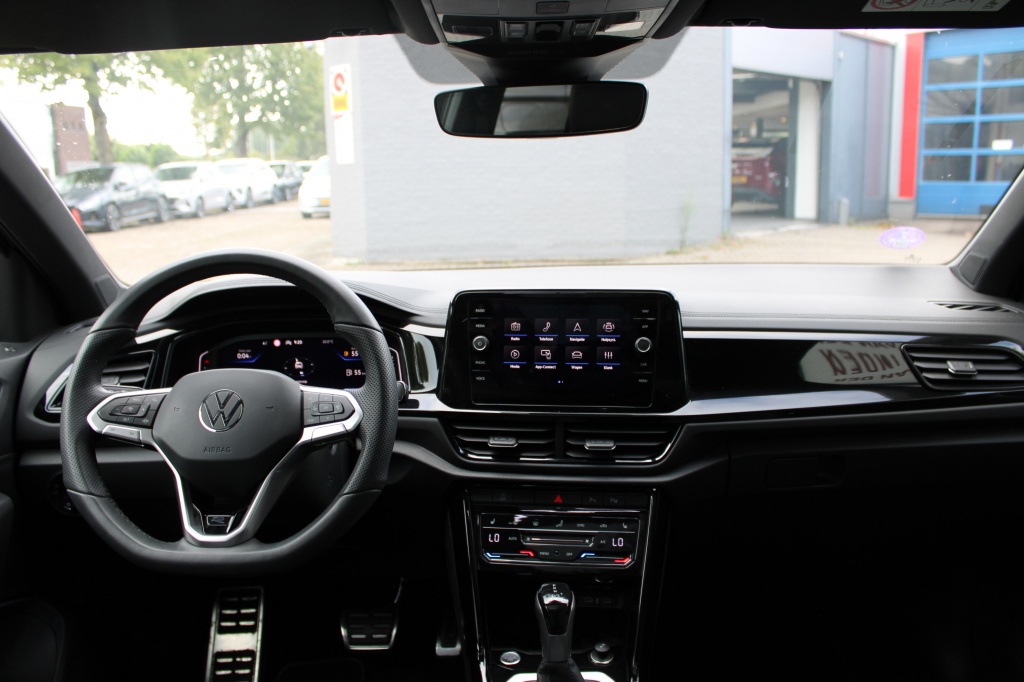 Volkswagen T-Roc Volkswagen T-Roc 1.5 TSI R-Line DSG Black Style Pano/Virtual/Navi “RIJKLAARPRIJS”