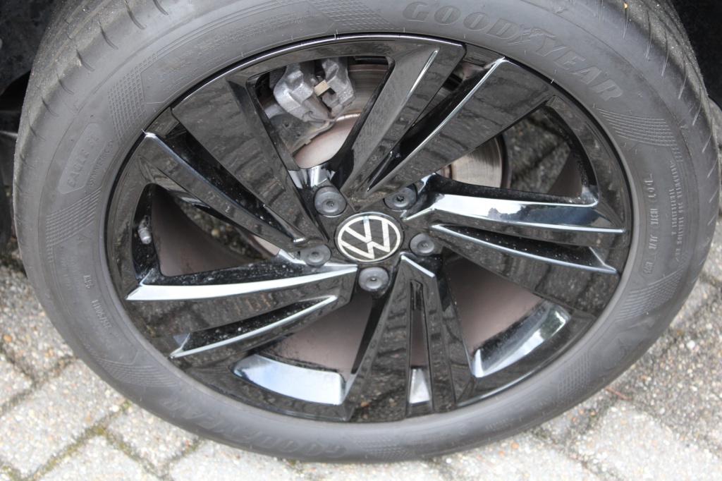 Volkswagen T-Roc Volkswagen T-Roc 1.5 TSI R-Line DSG Black Style Pano/Virtual/Navi “RIJKLAARPRIJS”