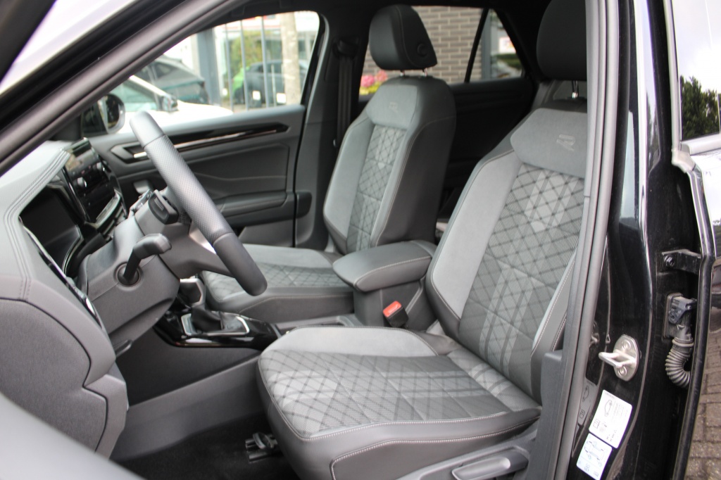 Volkswagen T-Roc Volkswagen T-Roc 1.5 TSI R-Line DSG Black Style Pano/Virtual/Navi “RIJKLAARPRIJS”