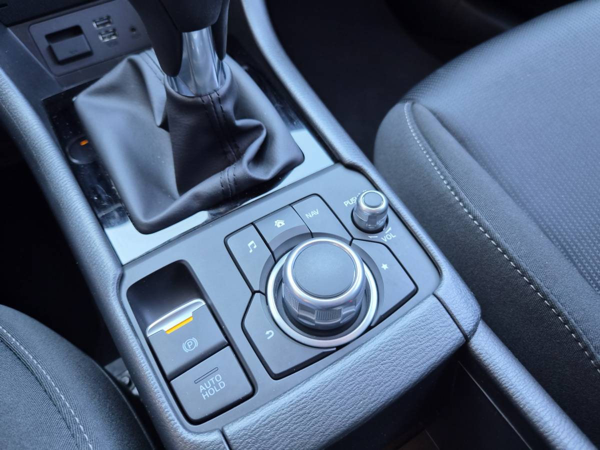 Mazda CX-3 Mazda CX-3 2.0 SkyActiv-G 121 Sportive APPLE CARPLAY / ANDROID AUTO | NAVI | CLIMATE CONTROL | PARKEERSENSOREN | 18 INCH VOORZIEN VAN ALL SEASON BANDEN