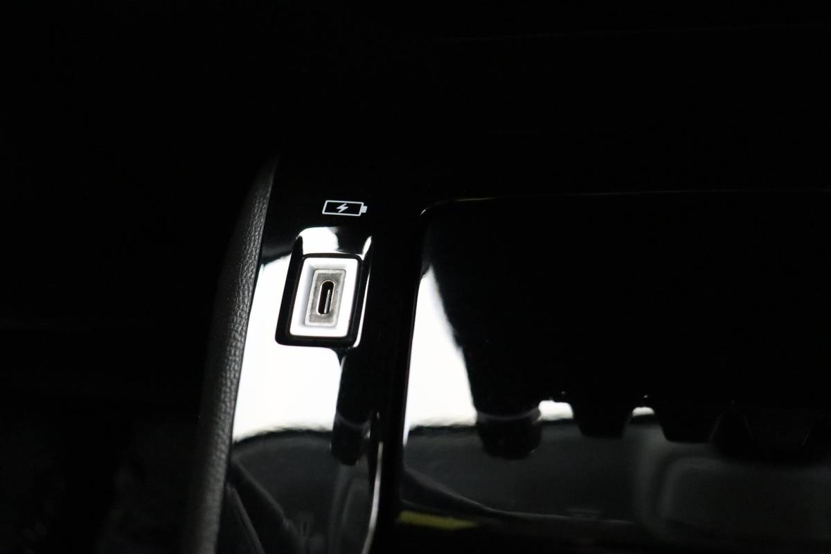 Peugeot 208 Peugeot 208 1.2 PureTech Allure  100 PK | Automaat | Camera | Cruise Control | Airco | Navigatie | Licht metalen velgen | Voorraad | 1e eigenaar | Dealer onderhouden
