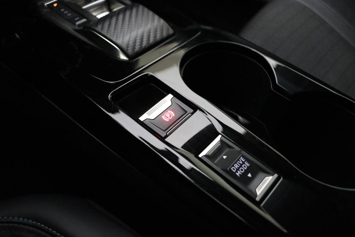 Peugeot 208 Peugeot 208 1.2 PureTech Allure  100 PK | Automaat | Camera | Cruise Control | Airco | Navigatie | Licht metalen velgen | Voorraad | 1e eigenaar | Dealer onderhouden