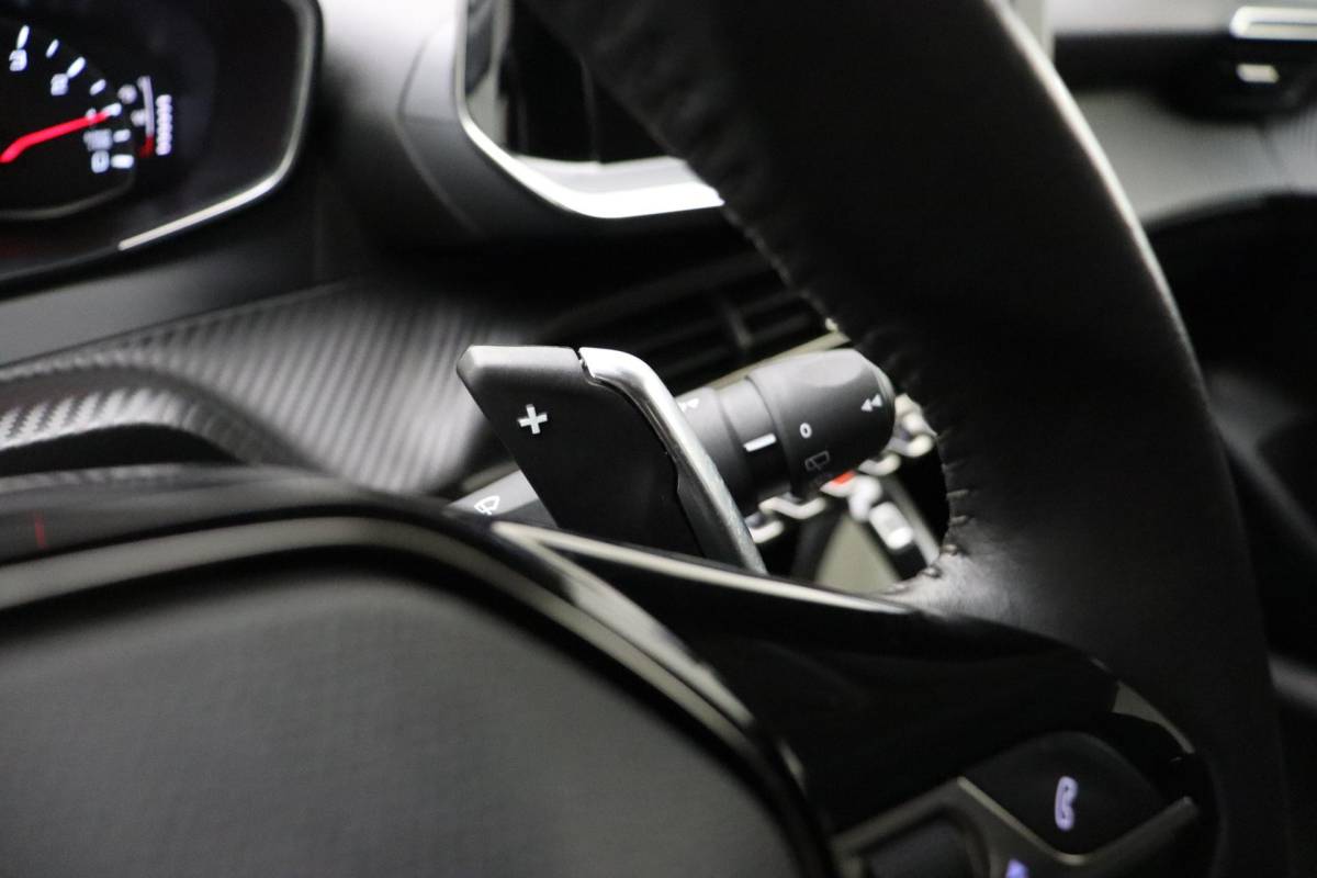 Peugeot 208 Peugeot 208 1.2 PureTech Allure  100 PK | Automaat | Camera | Cruise Control | Airco | Navigatie | Licht metalen velgen | Voorraad | 1e eigenaar | Dealer onderhouden