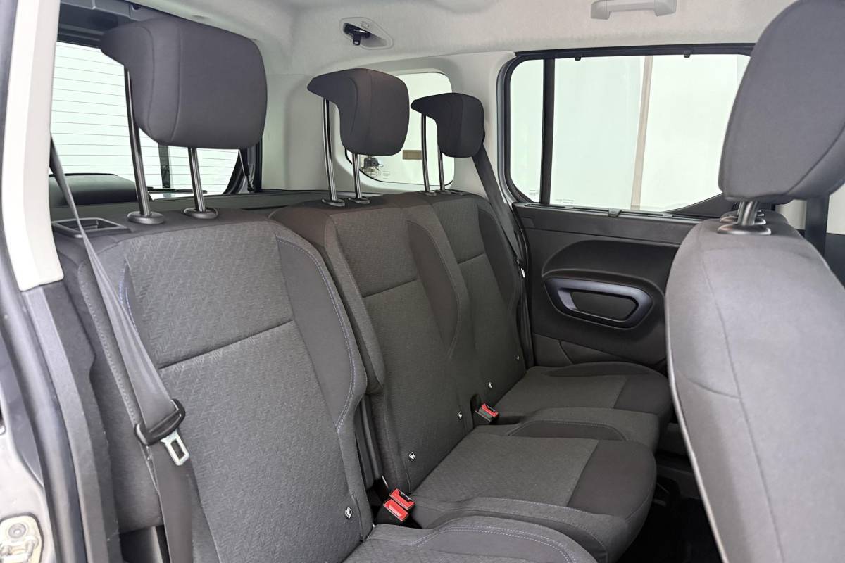 Peugeot Rifter Peugeot Rifter 1.2 Puretech GT-Line | Trekhaak | Navigatie | Automatische airco | Parkeersensoren | Apple carplay/Android auto | Lichtmetalen velgen |