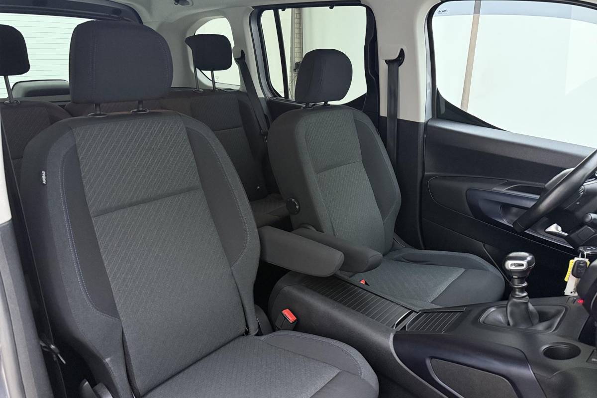 Peugeot Rifter Peugeot Rifter 1.2 Puretech GT-Line | Trekhaak | Navigatie | Automatische airco | Parkeersensoren | Apple carplay/Android auto | Lichtmetalen velgen |