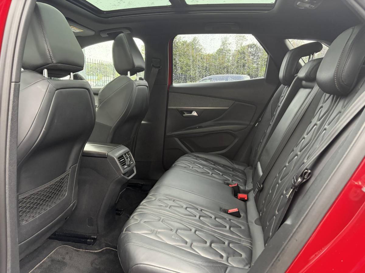 Peugeot 3008 Peugeot 3008 1.2 PureTech GT Line ✓D-riem vv in 2026✓1e Eigenaar✓360 ° Camera✓Pano✓Massage stoel✓Draadloze telefoonlader✓Carplay✓Stoelvw✓Keyless✓Leder✓Navi✓Pdc V+A✓6 Bak✓Dealer Onderhouden✓Rijstrooksensor✓Dodehoeksensor✓19” Lmv✓N.A.P✓Apk tot 09-2027