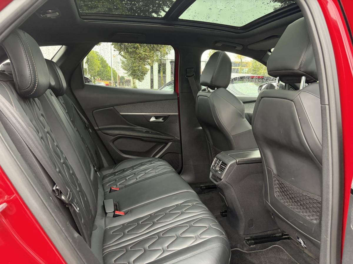 Peugeot 3008 Peugeot 3008 1.2 PureTech GT Line ✓D-riem vv in 2026✓1e Eigenaar✓360 ° Camera✓Pano✓Massage stoel✓Draadloze telefoonlader✓Carplay✓Stoelvw✓Keyless✓Leder✓Navi✓Pdc V+A✓6 Bak✓Dealer Onderhouden✓Rijstrooksensor✓Dodehoeksensor✓19” Lmv✓N.A.P✓Apk tot 09-2027