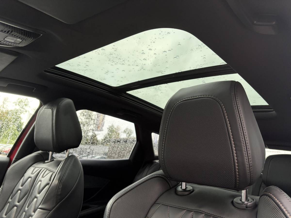 Peugeot 3008 Peugeot 3008 1.2 PureTech GT Line ✓D-riem vv in 2026✓1e Eigenaar✓360 ° Camera✓Pano✓Massage stoel✓Draadloze telefoonlader✓Carplay✓Stoelvw✓Keyless✓Leder✓Navi✓Pdc V+A✓6 Bak✓Dealer Onderhouden✓Rijstrooksensor✓Dodehoeksensor✓19” Lmv✓N.A.P✓Apk tot 09-2027