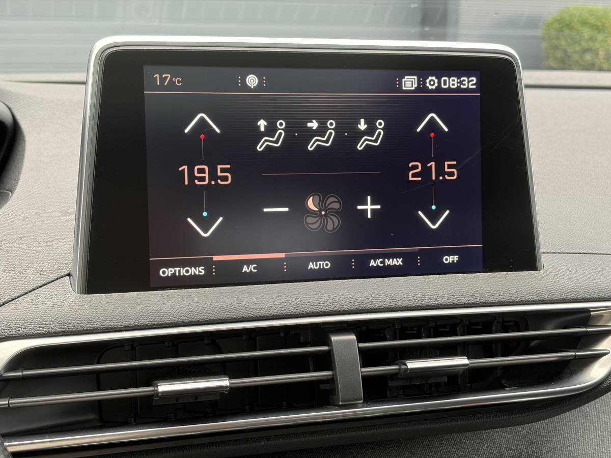 Peugeot 3008 Peugeot 3008 1.2 PureTech GT Line ✓D-riem vv in 2026✓1e Eigenaar✓360 ° Camera✓Pano✓Massage stoel✓Draadloze telefoonlader✓Carplay✓Stoelvw✓Keyless✓Leder✓Navi✓Pdc V+A✓6 Bak✓Dealer Onderhouden✓Rijstrooksensor✓Dodehoeksensor✓19” Lmv✓N.A.P✓Apk tot 09-2027