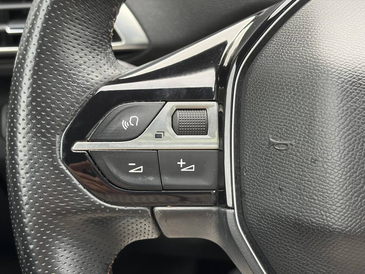 Peugeot 3008 Peugeot 3008 1.2 PureTech GT Line ✓D-riem vv in 2026✓1e Eigenaar✓360 ° Camera✓Pano✓Massage stoel✓Draadloze telefoonlader✓Carplay✓Stoelvw✓Keyless✓Leder✓Navi✓Pdc V+A✓6 Bak✓Dealer Onderhouden✓Rijstrooksensor✓Dodehoeksensor✓19” Lmv✓N.A.P✓Apk tot 09-2027