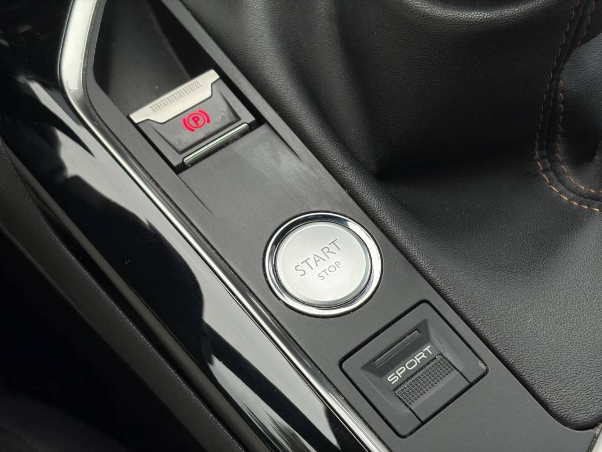 Peugeot 3008 Peugeot 3008 1.2 PureTech GT Line ✓D-riem vv in 2026✓1e Eigenaar✓360 ° Camera✓Pano✓Massage stoel✓Draadloze telefoonlader✓Carplay✓Stoelvw✓Keyless✓Leder✓Navi✓Pdc V+A✓6 Bak✓Dealer Onderhouden✓Rijstrooksensor✓Dodehoeksensor✓19” Lmv✓N.A.P✓Apk tot 09-2027