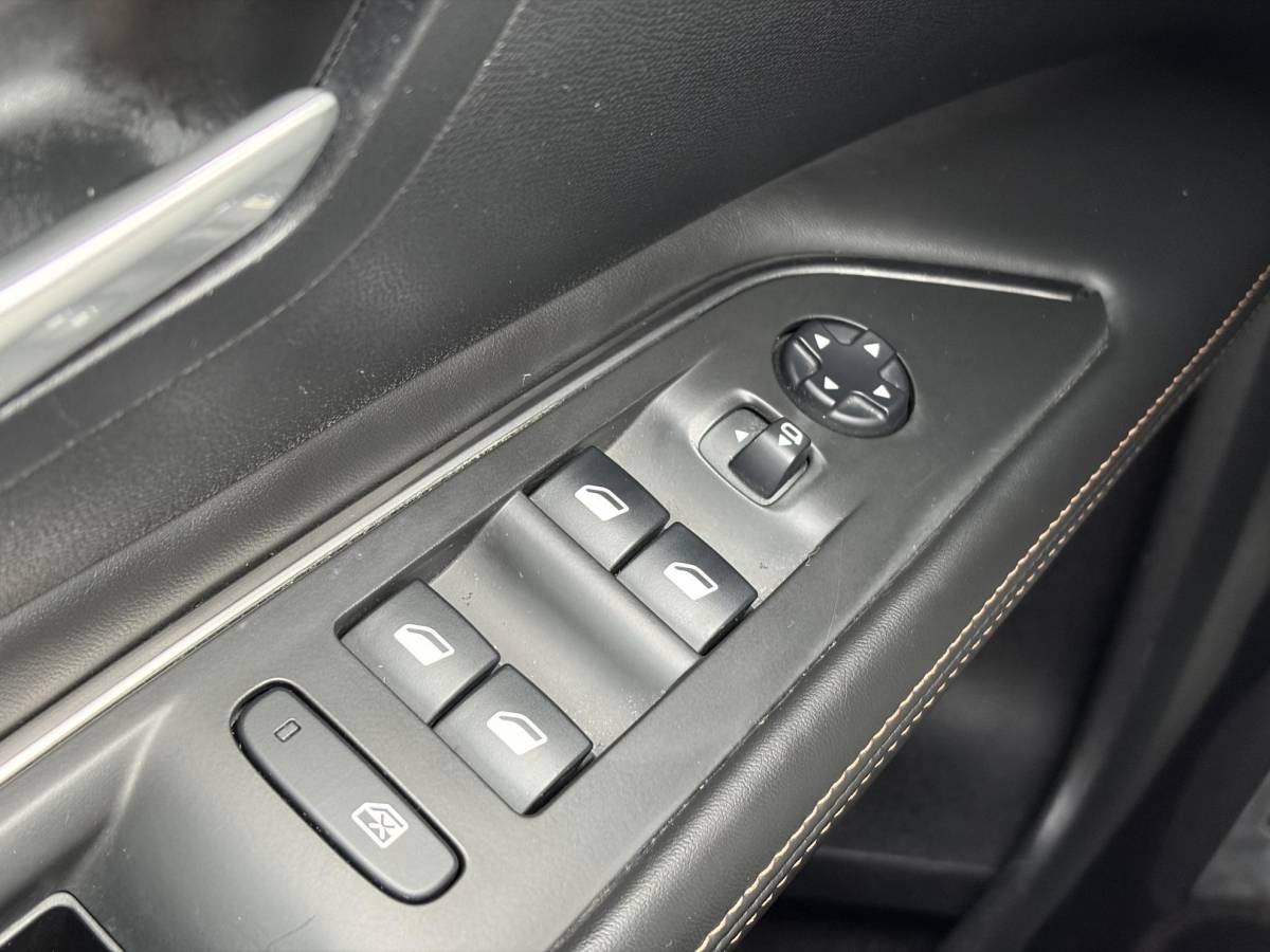 Peugeot 3008 Peugeot 3008 1.2 PureTech GT Line ✓D-riem vv in 2026✓1e Eigenaar✓360 ° Camera✓Pano✓Massage stoel✓Draadloze telefoonlader✓Carplay✓Stoelvw✓Keyless✓Leder✓Navi✓Pdc V+A✓6 Bak✓Dealer Onderhouden✓Rijstrooksensor✓Dodehoeksensor✓19” Lmv✓N.A.P✓Apk tot 09-2027