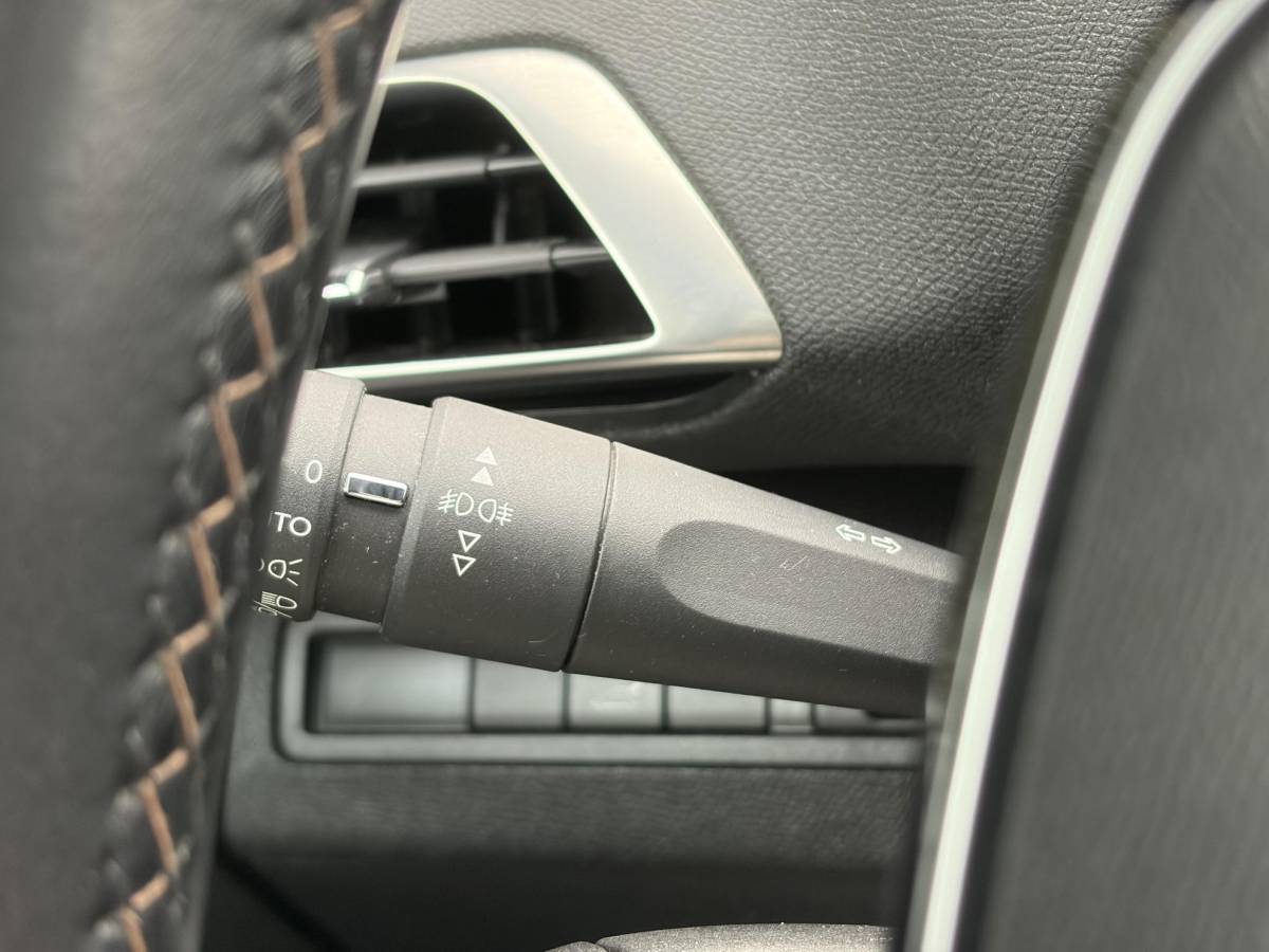 Peugeot 3008 Peugeot 3008 1.2 PureTech GT Line ✓D-riem vv in 2026✓1e Eigenaar✓360 ° Camera✓Pano✓Massage stoel✓Draadloze telefoonlader✓Carplay✓Stoelvw✓Keyless✓Leder✓Navi✓Pdc V+A✓6 Bak✓Dealer Onderhouden✓Rijstrooksensor✓Dodehoeksensor✓19” Lmv✓N.A.P✓Apk tot 09-2027