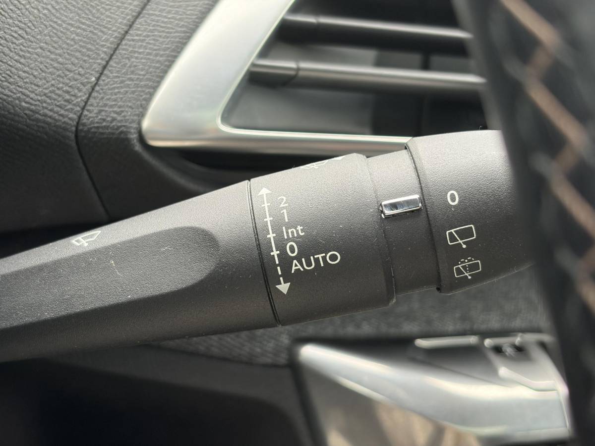Peugeot 3008 Peugeot 3008 1.2 PureTech GT Line ✓D-riem vv in 2026✓1e Eigenaar✓360 ° Camera✓Pano✓Massage stoel✓Draadloze telefoonlader✓Carplay✓Stoelvw✓Keyless✓Leder✓Navi✓Pdc V+A✓6 Bak✓Dealer Onderhouden✓Rijstrooksensor✓Dodehoeksensor✓19” Lmv✓N.A.P✓Apk tot 09-2027