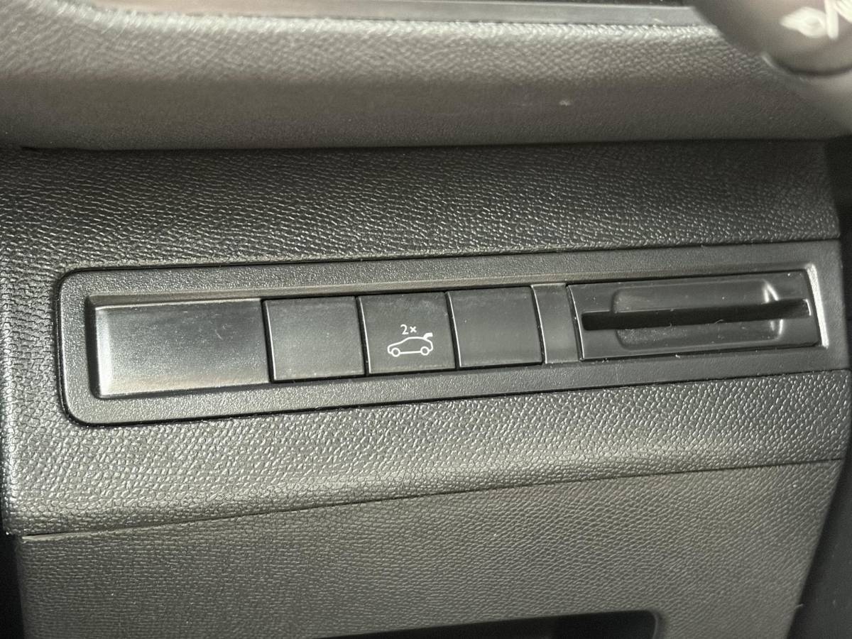 Peugeot 3008 Peugeot 3008 1.2 PureTech GT Line ✓D-riem vv in 2026✓1e Eigenaar✓360 ° Camera✓Pano✓Massage stoel✓Draadloze telefoonlader✓Carplay✓Stoelvw✓Keyless✓Leder✓Navi✓Pdc V+A✓6 Bak✓Dealer Onderhouden✓Rijstrooksensor✓Dodehoeksensor✓19” Lmv✓N.A.P✓Apk tot 09-2027