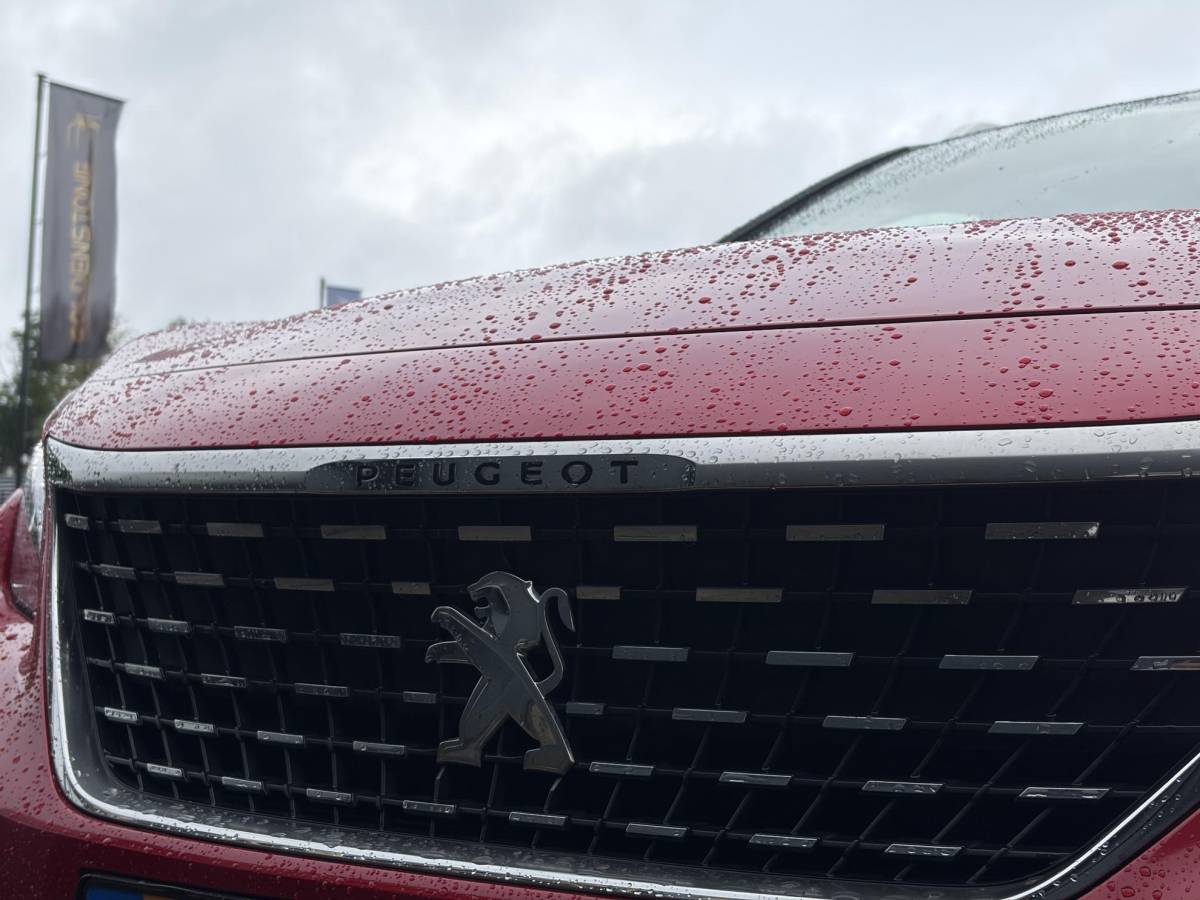 Peugeot 3008 Peugeot 3008 1.2 PureTech GT Line ✓D-riem vv in 2026✓1e Eigenaar✓360 ° Camera✓Pano✓Massage stoel✓Draadloze telefoonlader✓Carplay✓Stoelvw✓Keyless✓Leder✓Navi✓Pdc V+A✓6 Bak✓Dealer Onderhouden✓Rijstrooksensor✓Dodehoeksensor✓19” Lmv✓N.A.P✓Apk tot 09-2027