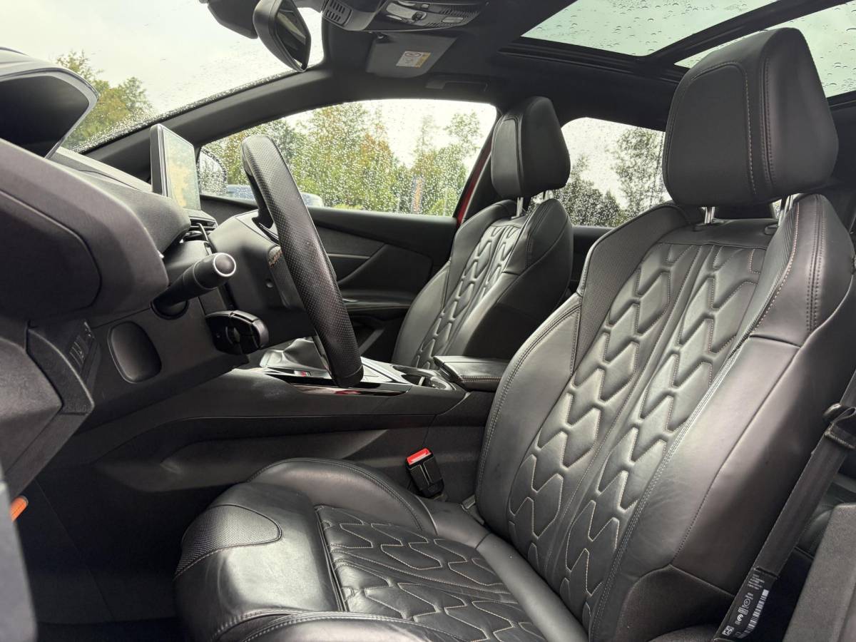 Peugeot 3008 Peugeot 3008 1.2 PureTech GT Line ✓D-riem vv in 2026✓1e Eigenaar✓360 ° Camera✓Pano✓Massage stoel✓Draadloze telefoonlader✓Carplay✓Stoelvw✓Keyless✓Leder✓Navi✓Pdc V+A✓6 Bak✓Dealer Onderhouden✓Rijstrooksensor✓Dodehoeksensor✓19” Lmv✓N.A.P✓Apk tot 09-2027