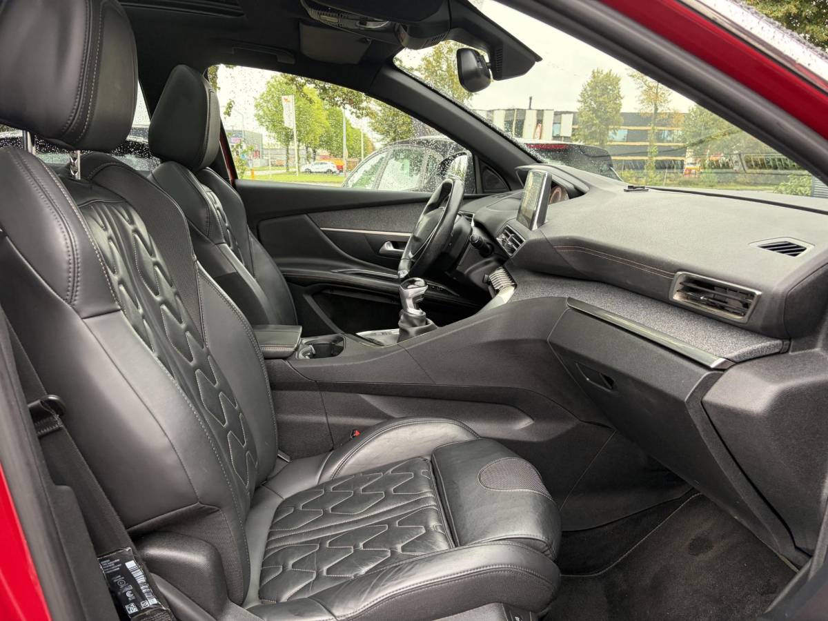 Peugeot 3008 Peugeot 3008 1.2 PureTech GT Line ✓D-riem vv in 2026✓1e Eigenaar✓360 ° Camera✓Pano✓Massage stoel✓Draadloze telefoonlader✓Carplay✓Stoelvw✓Keyless✓Leder✓Navi✓Pdc V+A✓6 Bak✓Dealer Onderhouden✓Rijstrooksensor✓Dodehoeksensor✓19” Lmv✓N.A.P✓Apk tot 09-2027