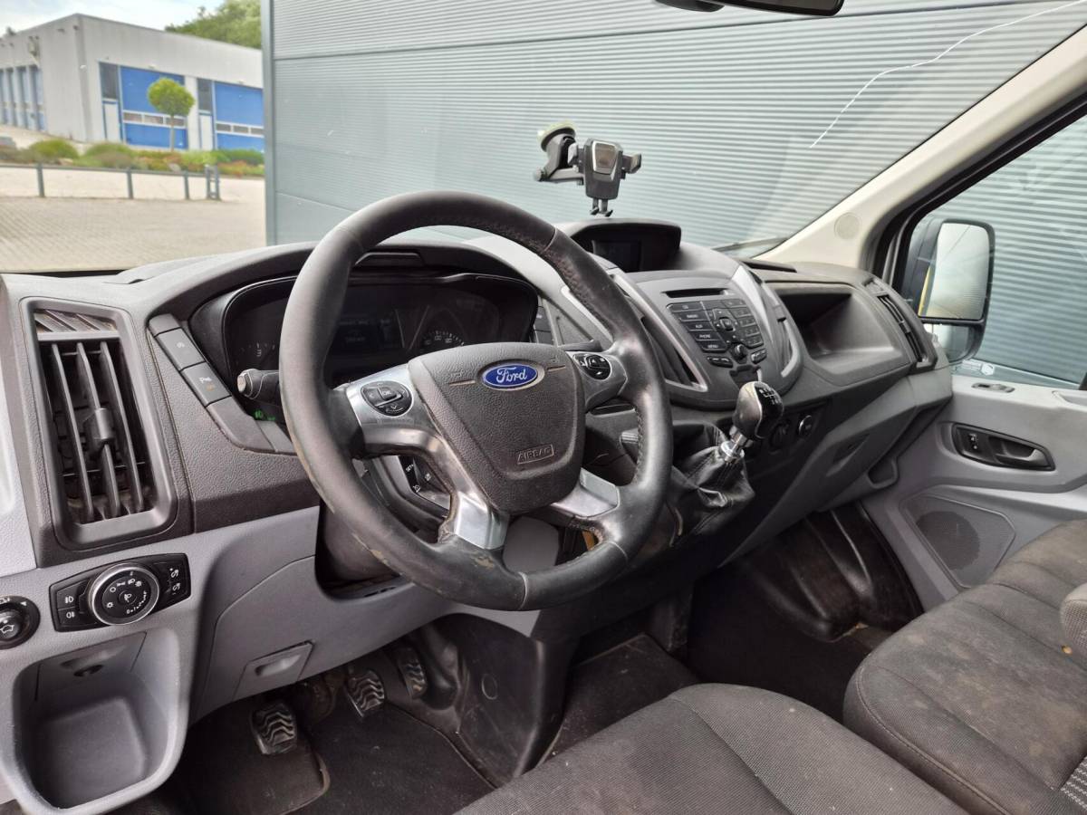 Ford Transit Ford Transit 2.2 TDCI L2H2  airco 3-zits 2700 kg trekken