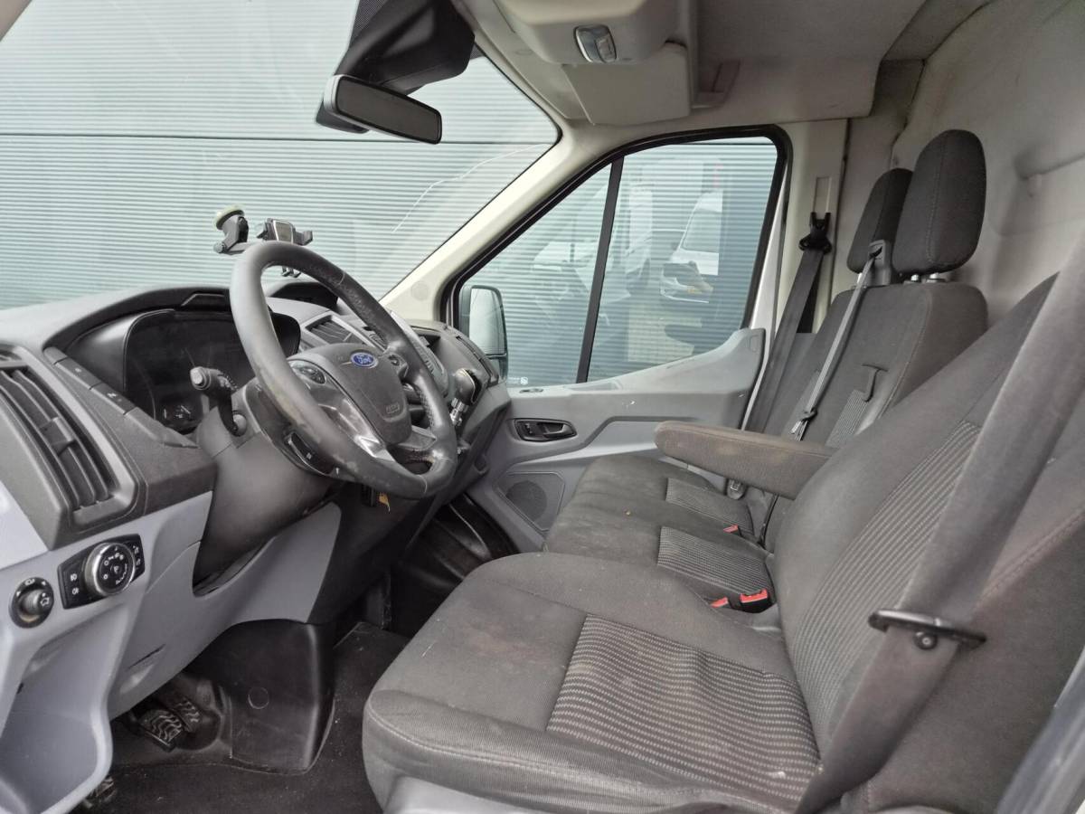 Ford Transit Ford Transit 2.2 TDCI L2H2  airco 3-zits 2700 kg trekken