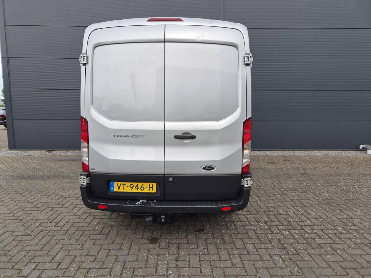 Ford Transit Ford Transit 2.2 TDCI L2H2  airco 3-zits 2700 kg trekken