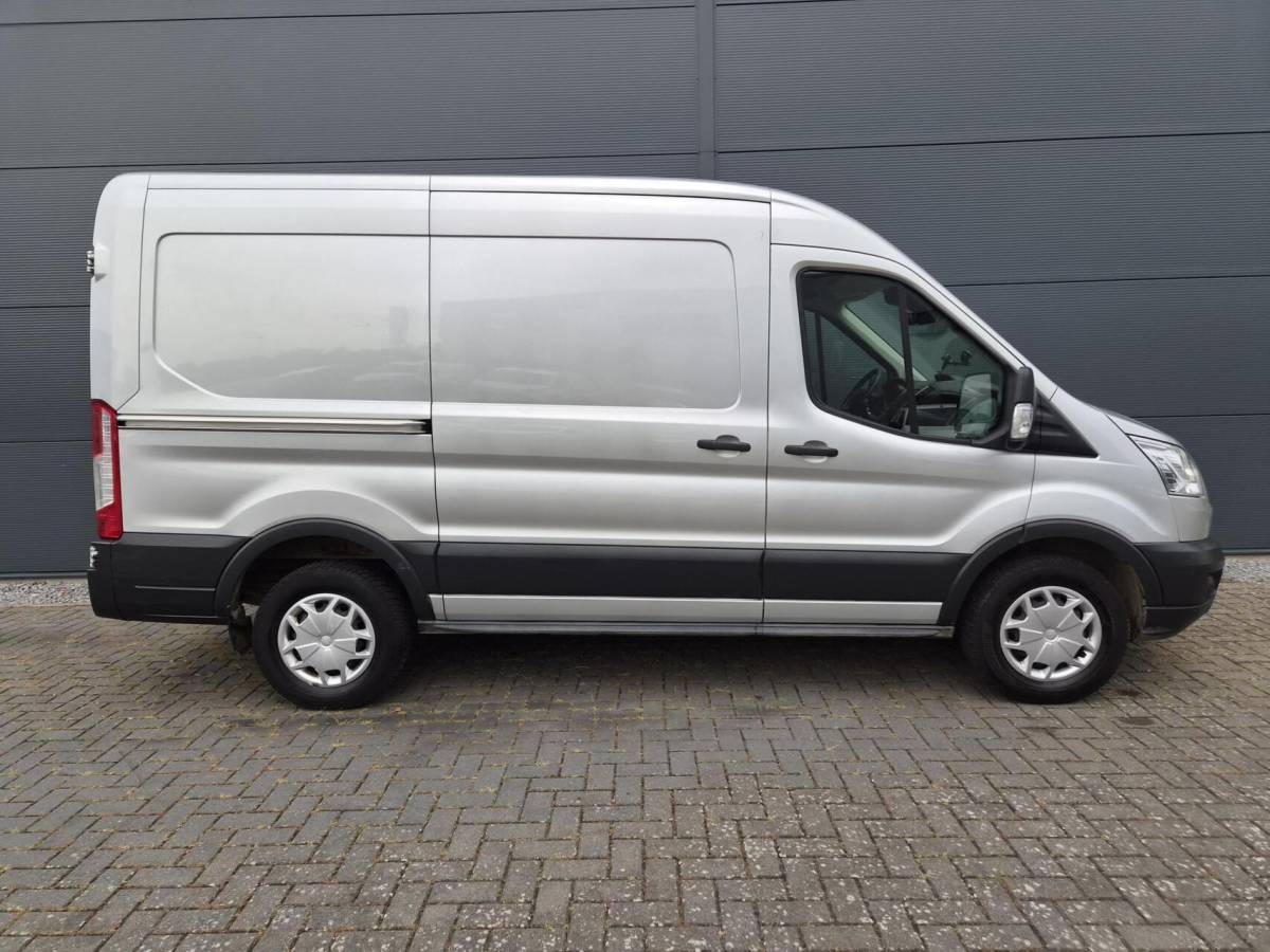 Ford Transit Ford Transit 2.2 TDCI L2H2  airco 3-zits 2700 kg trekken