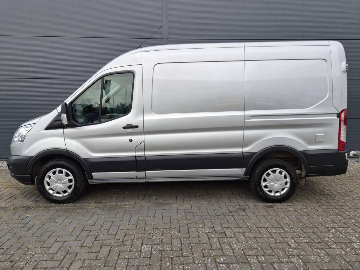 Ford Transit Ford Transit 2.2 TDCI L2H2  airco 3-zits 2700 kg trekken