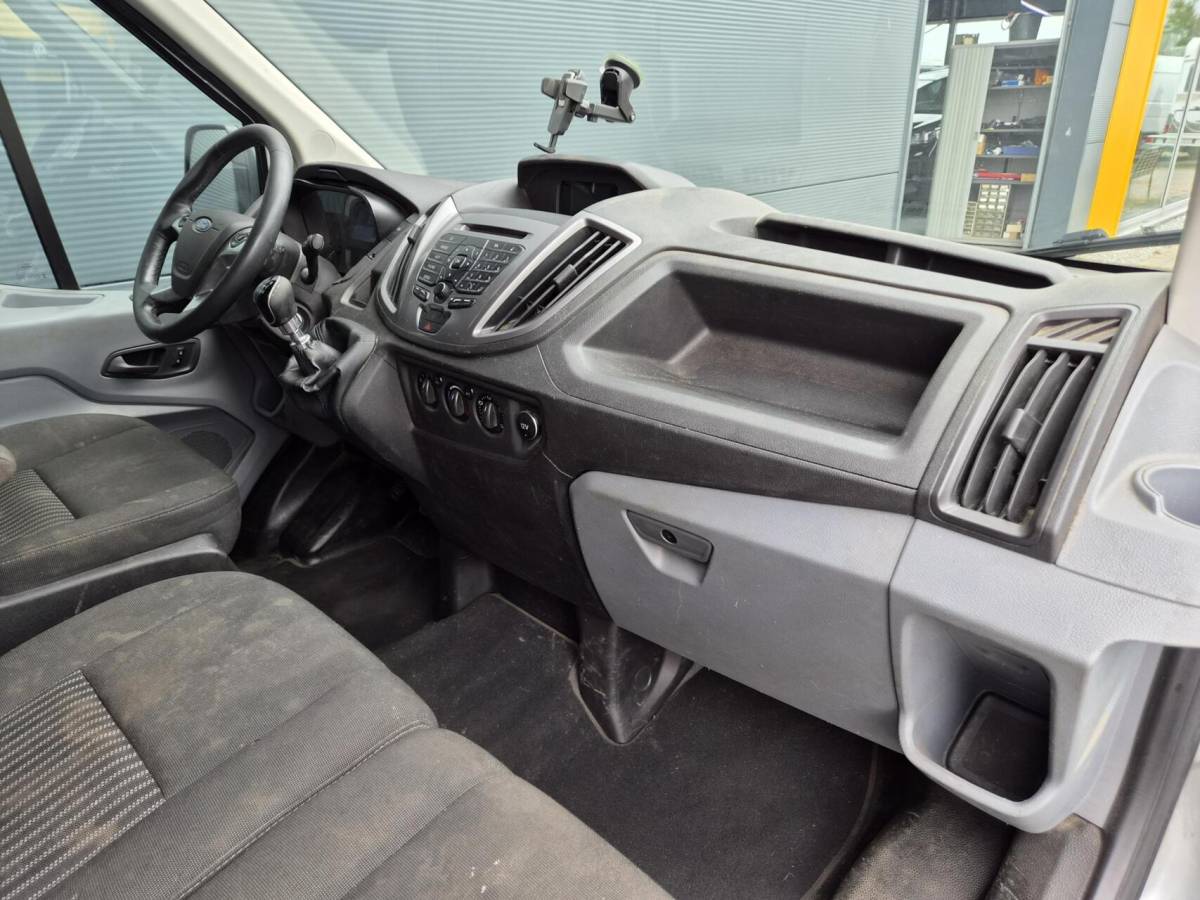 Ford Transit Ford Transit 2.2 TDCI L2H2  airco 3-zits 2700 kg trekken