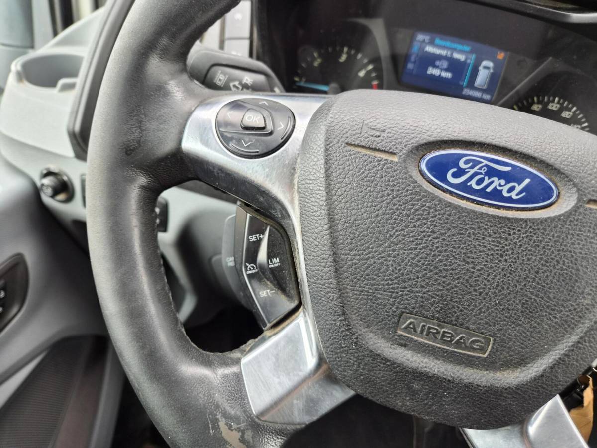 Ford Transit Ford Transit 2.2 TDCI L2H2  airco 3-zits 2700 kg trekken