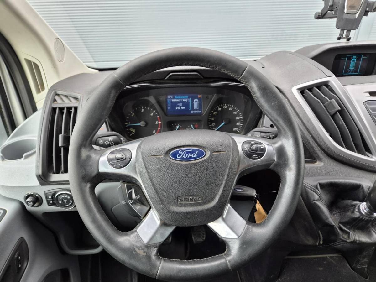 Ford Transit Ford Transit 2.2 TDCI L2H2  airco 3-zits 2700 kg trekken