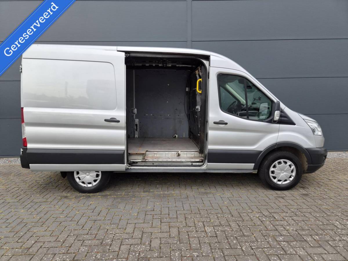 Ford Transit Ford Transit 2.2 TDCI L2H2  airco 3-zits 2700 kg trekken