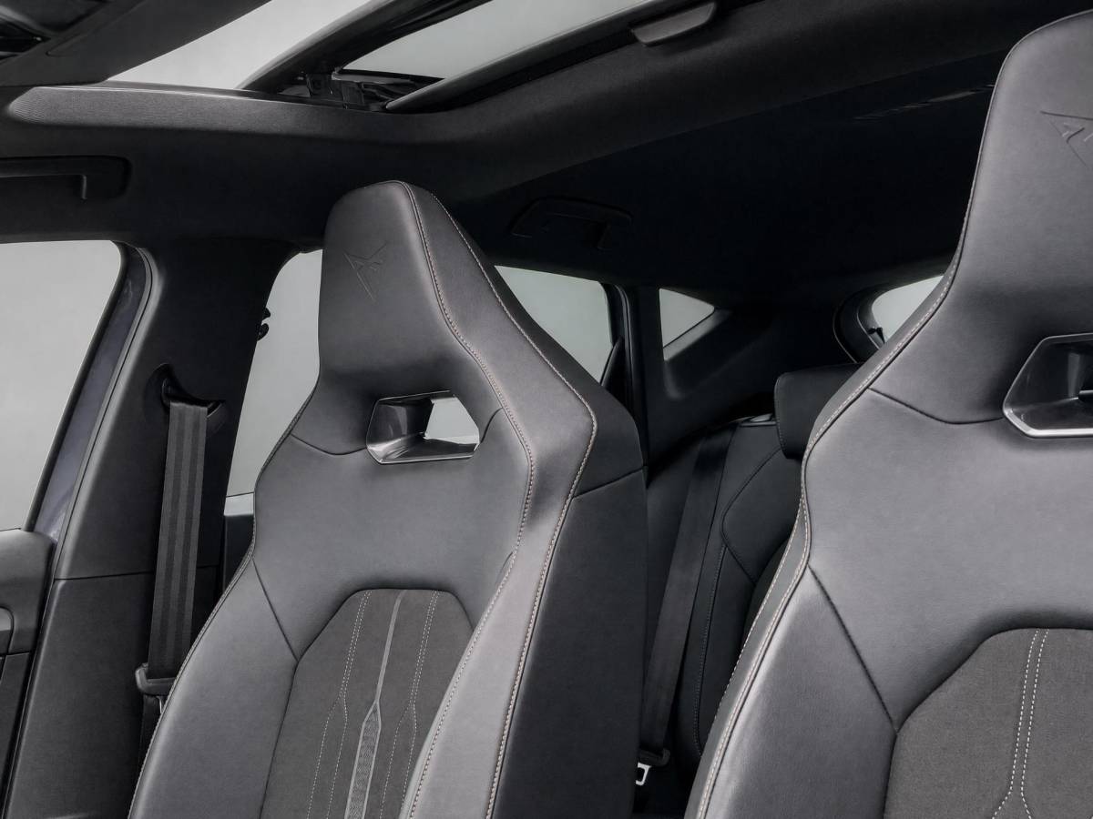 CUPRA Leon CUPRA Leon 1.4e-Hybrid 180kW/245PK VZ · Panoramadak · Navigatie · Camera + Parkeersensoren