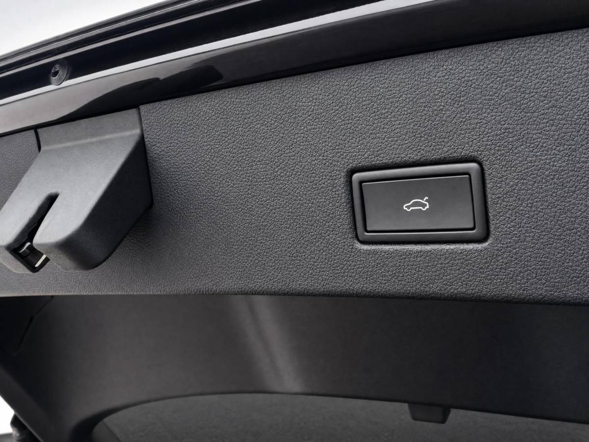Volkswagen T-Roc Volkswagen T-Roc 1.5TSI/150PK R-Line Black Style DSG · Panoramadak · Apple/Android Car Play· Camera + Parkeersensoren · Stoelverwarming · 19” Velgen ·  Garantie t/m 07-07-2027
